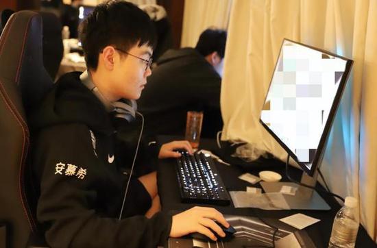 无畏契约手游与双城之战联名套装重磅上线